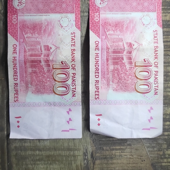 Assorted World Currency Notes - Picture 2 of 16